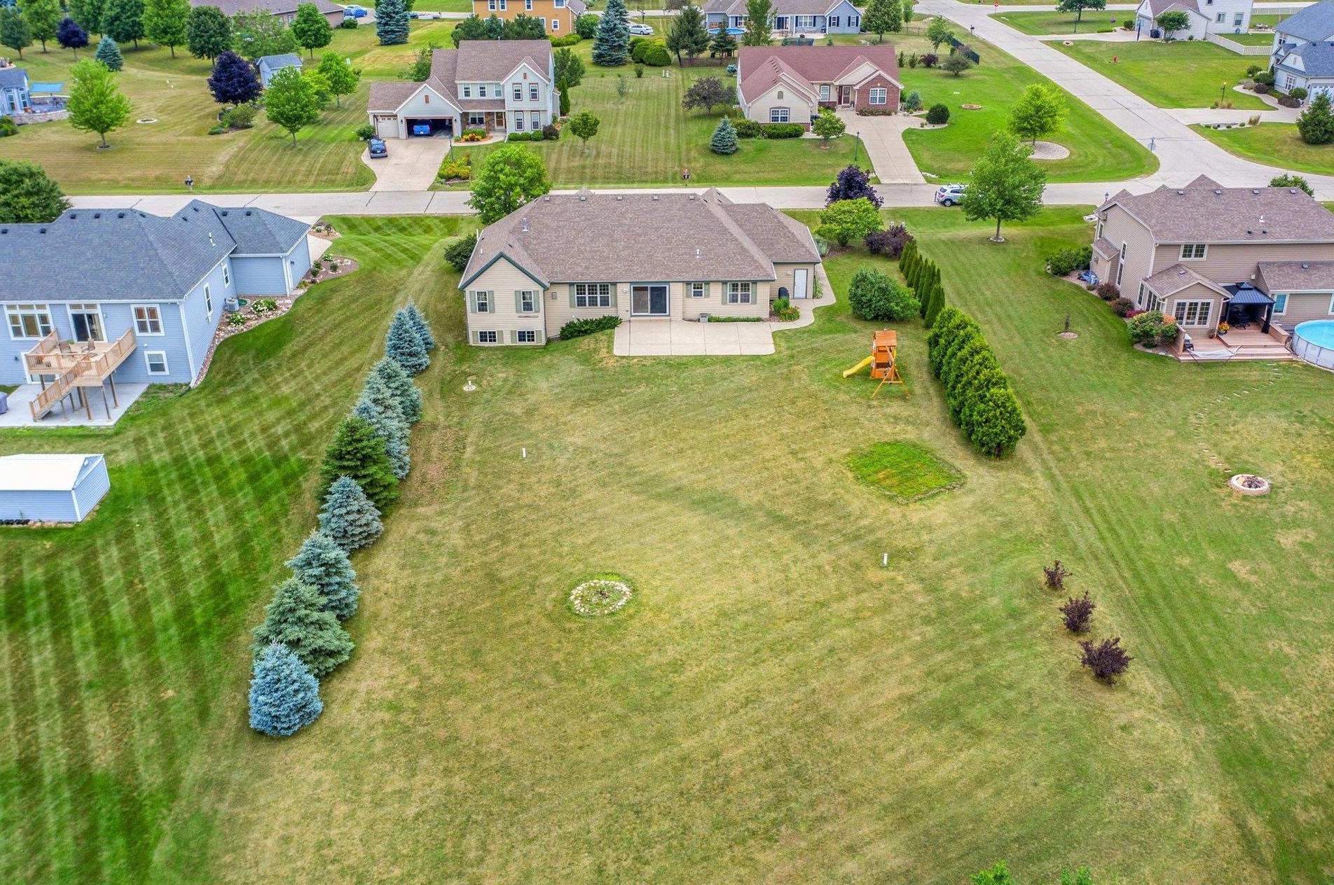 812 Andover Dr, Eagle WI  53119-2274 exterior