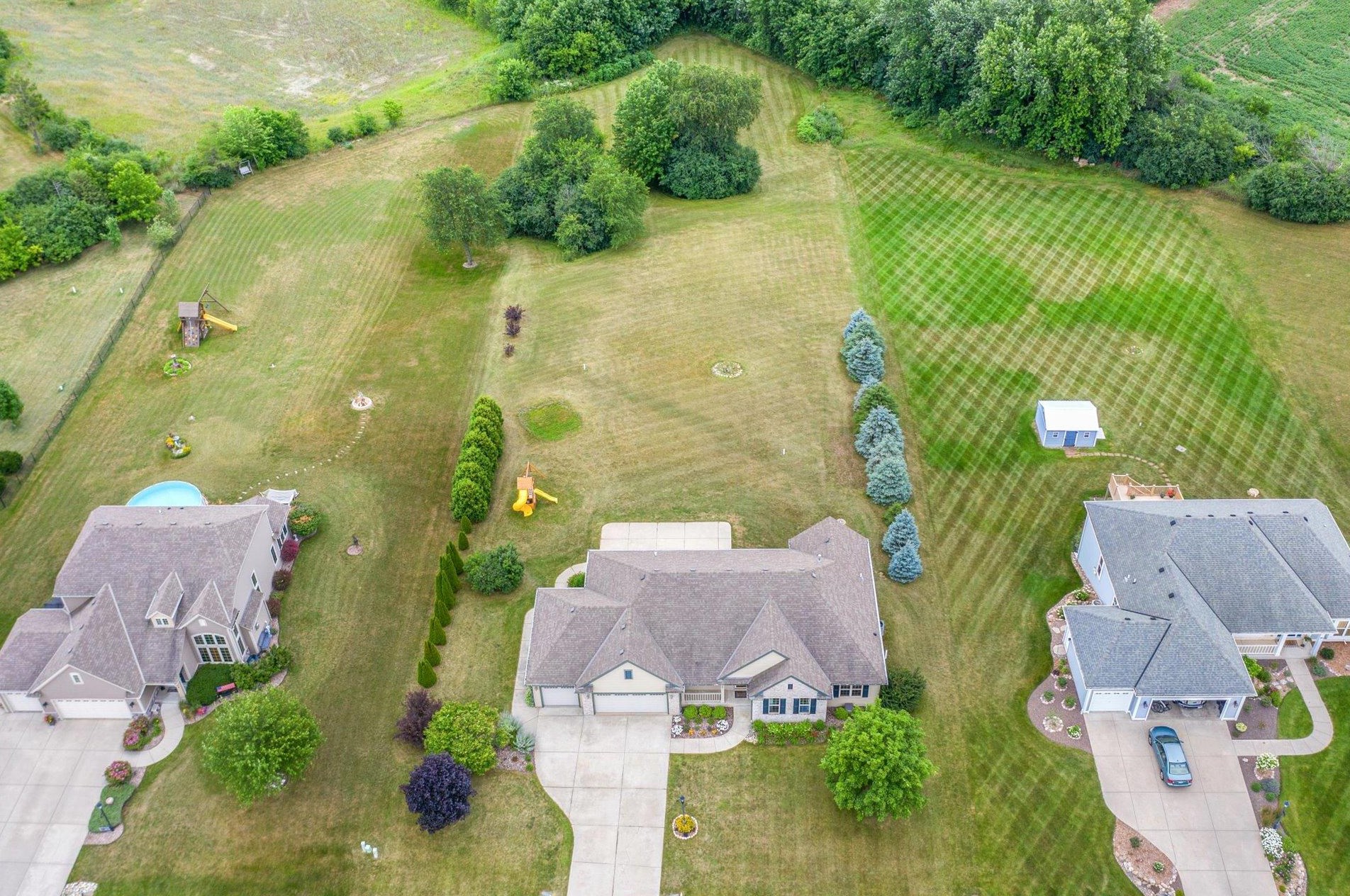 812 Andover Dr, Eagle WI  53119-2274 exterior