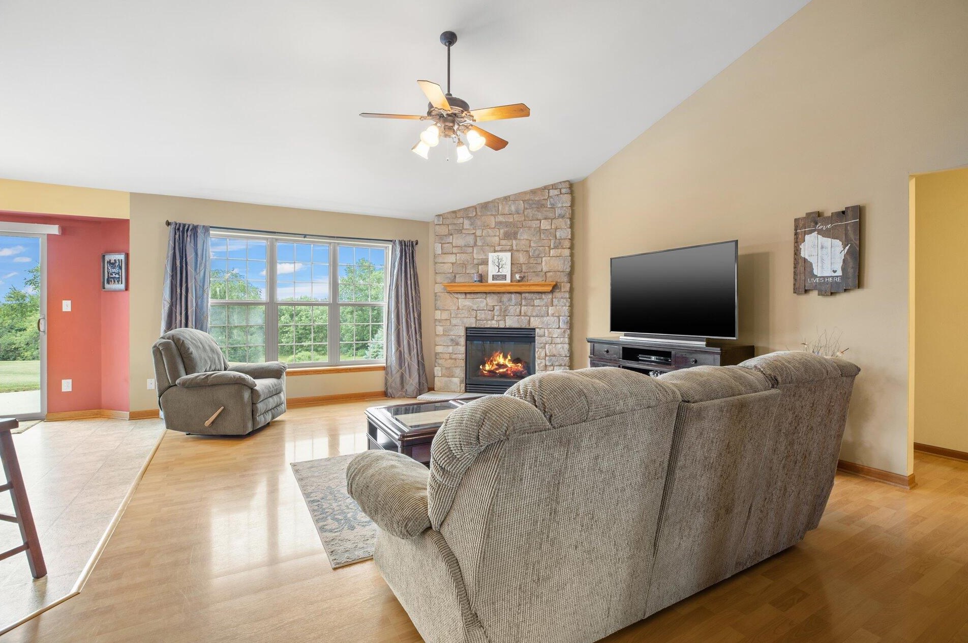 812 Andover Dr, Eagle WI  53119-2274 exterior