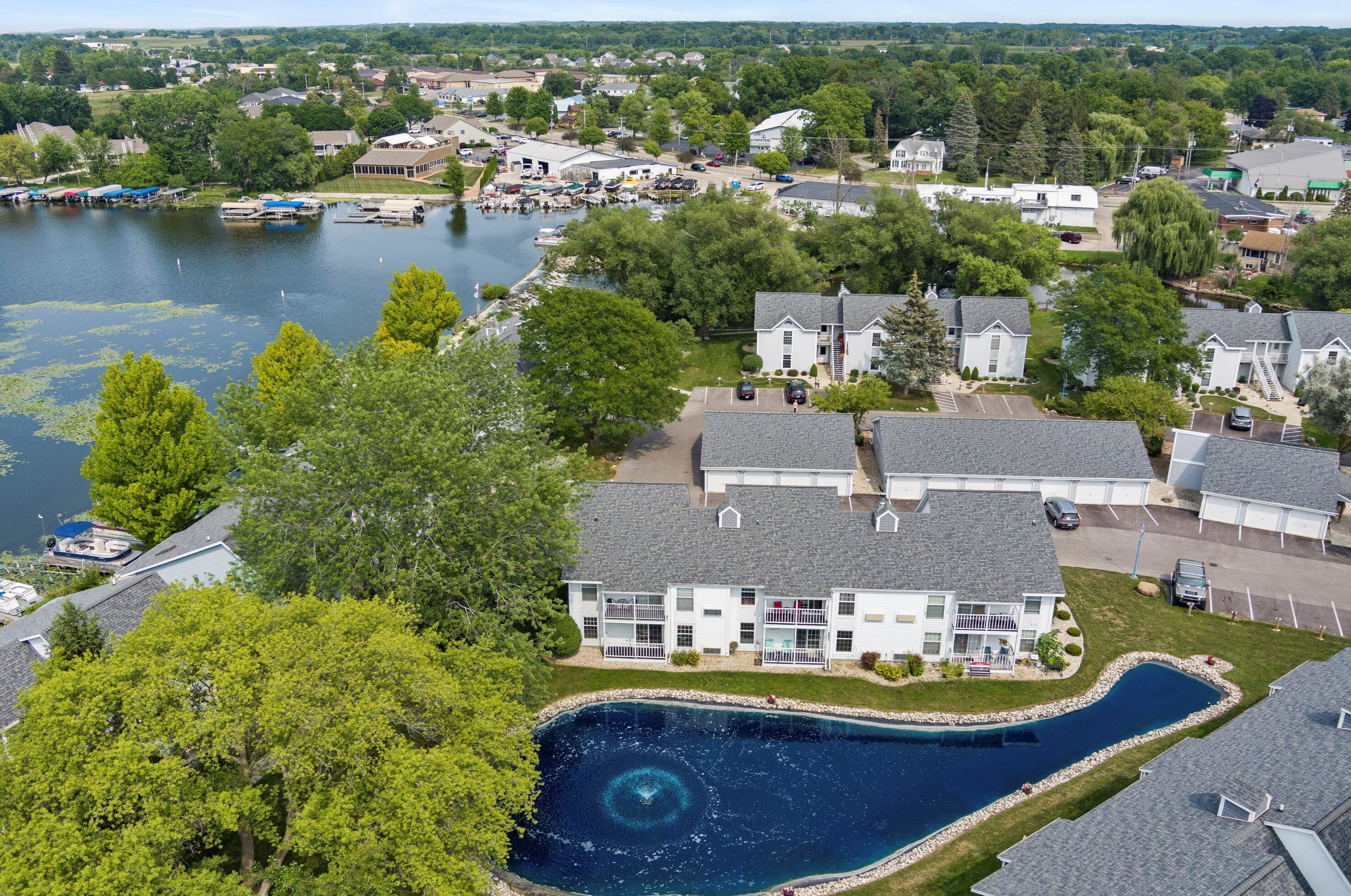 300 Foxwood Dr #125, Waterford, WI 53185