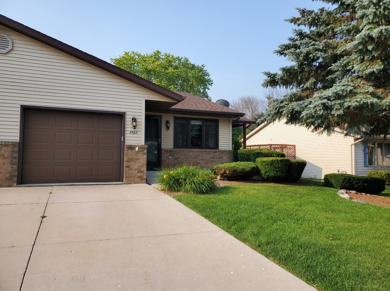 2425 Carmen Ave, Sheboygan WI  53081-7065 exterior