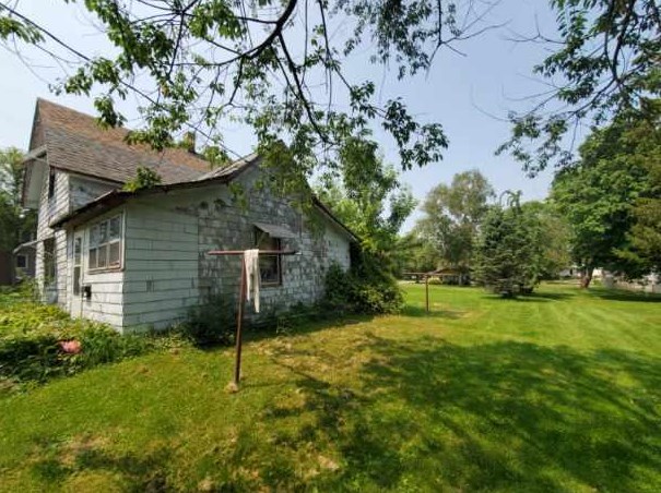 624 Broadway St, Viroqua WI  54665-1213 exterior