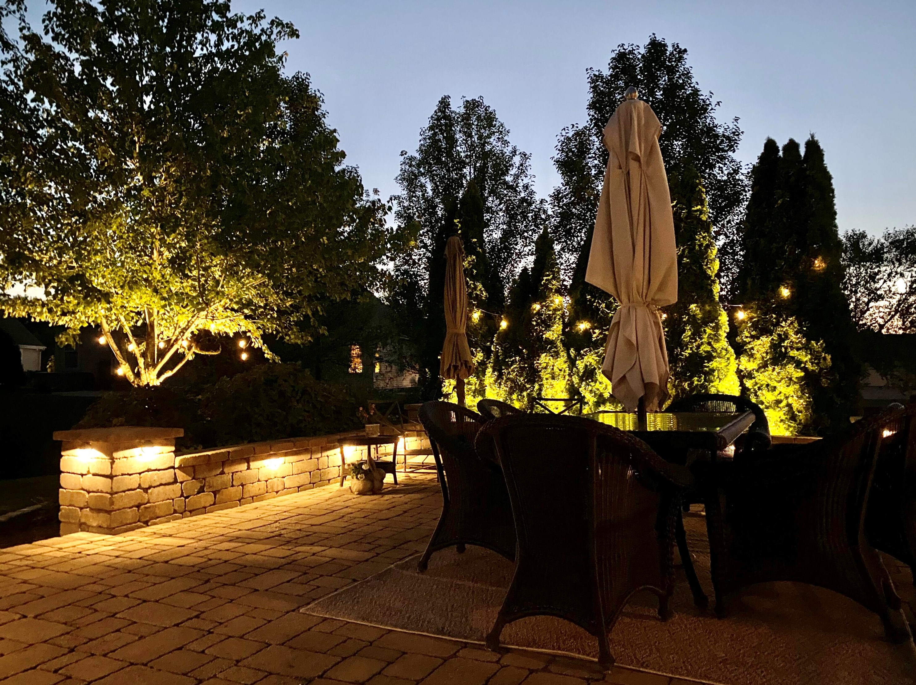 7957 Lakeview Dr, Hales Corners WI  53132-7910 exterior