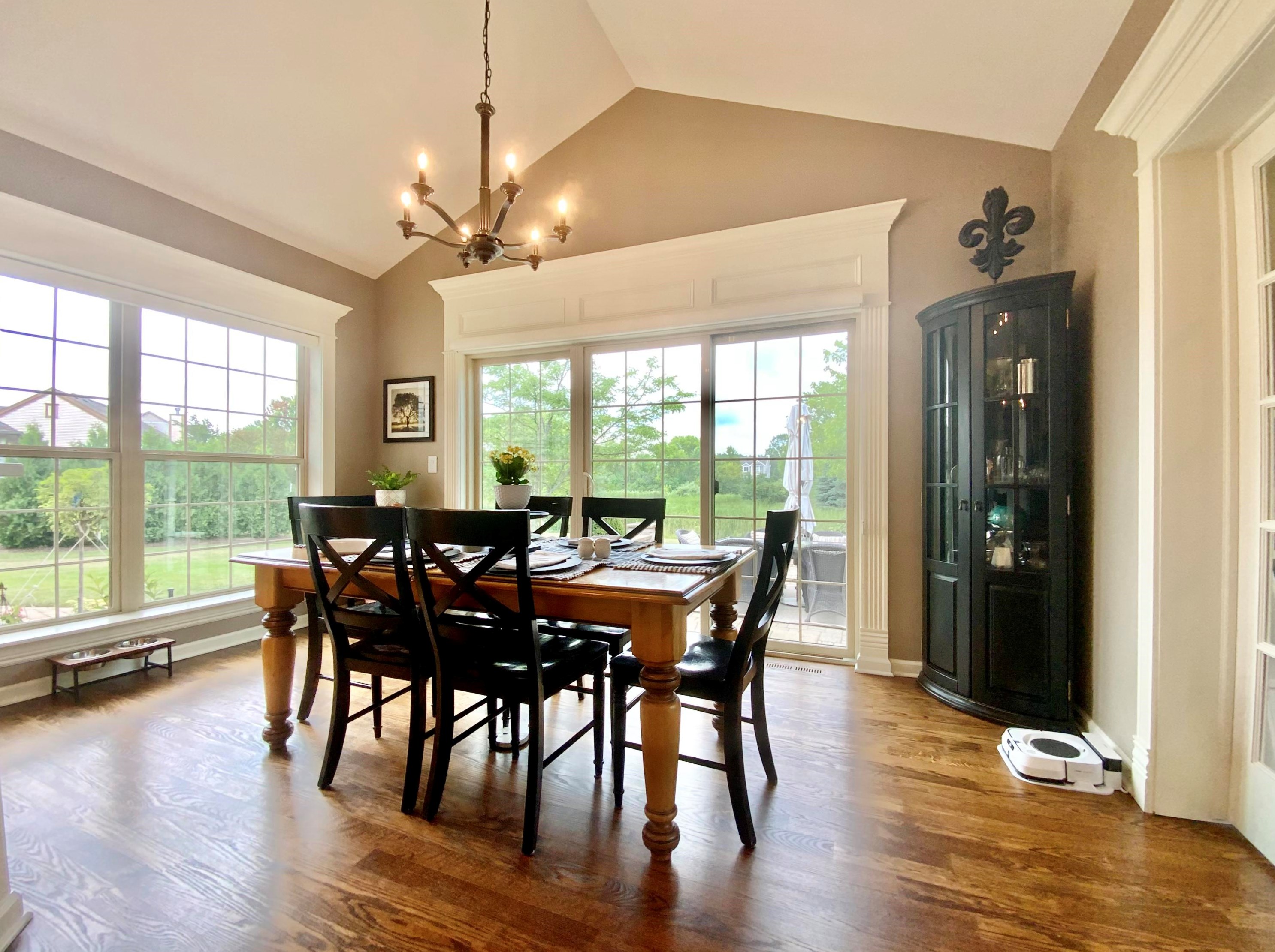 7957 Lakeview Dr, Hales Corners WI  53132-7910 exterior