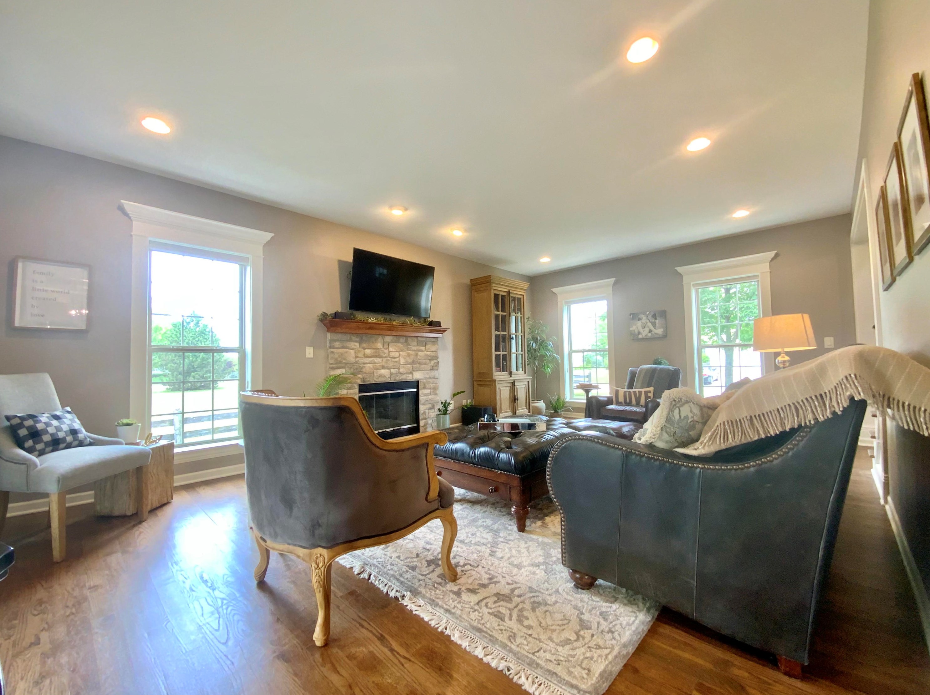 7957 Lakeview Dr, Hales Corners WI  53132-7910 exterior