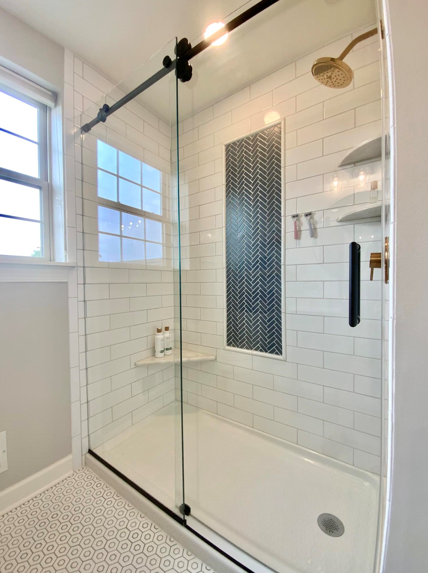 7957 Lakeview Dr, Hales Corners WI  53132-7910 exterior