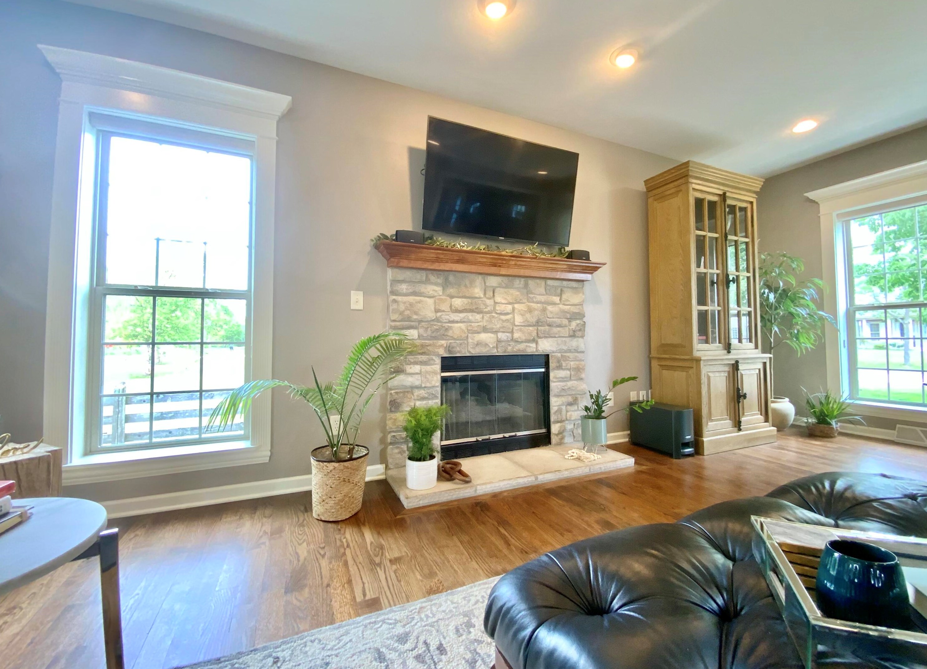 7957 Lakeview Dr, Hales Corners WI  53132-7910 exterior