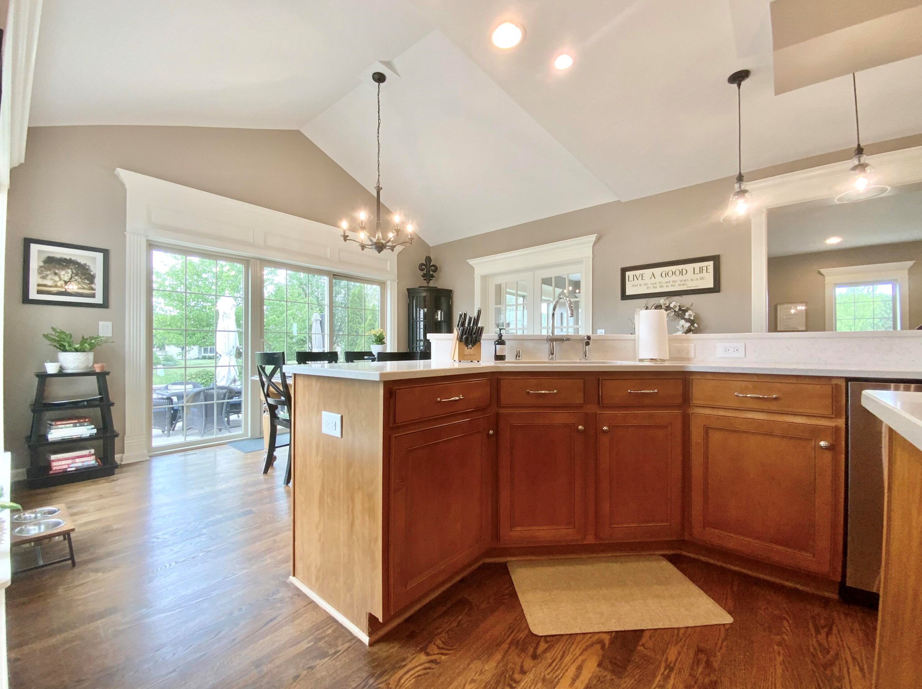 7957 Lakeview Dr, Hales Corners WI  53132-7910 exterior