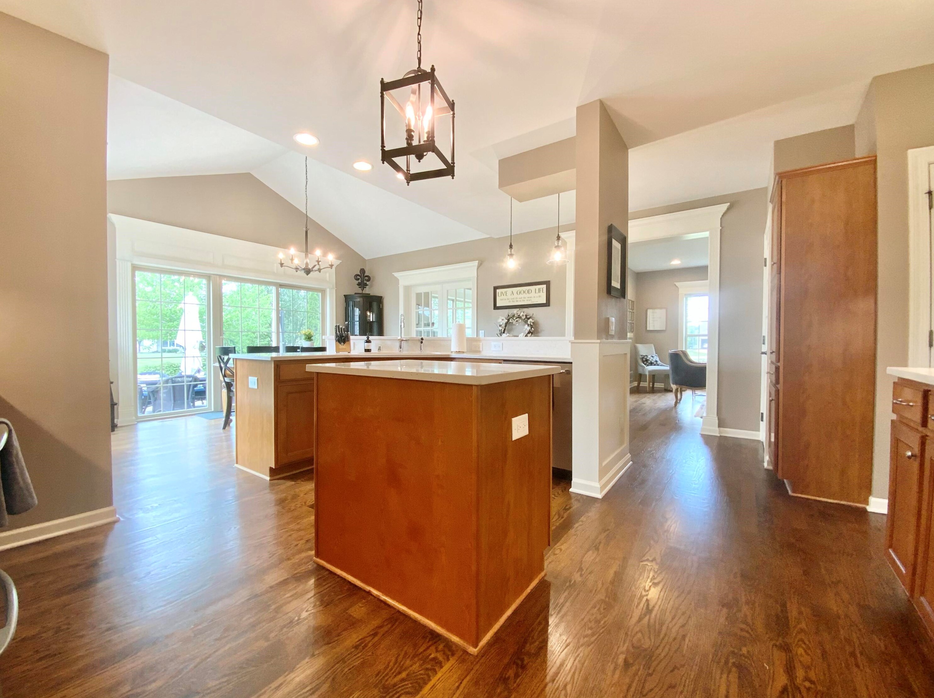 7957 Lakeview Dr, Hales Corners WI  53132-7910 exterior