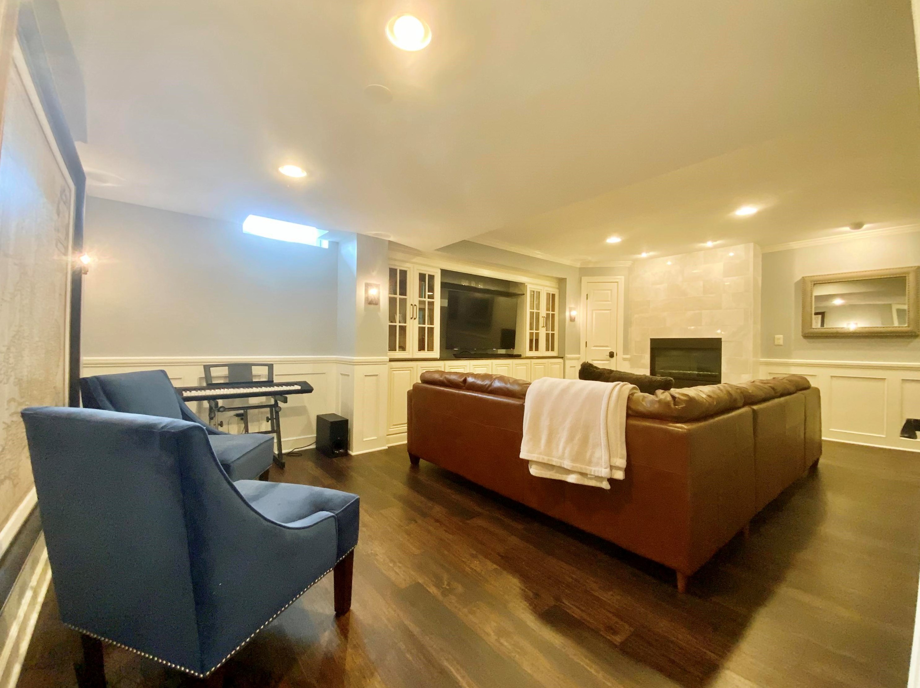 7957 Lakeview Dr, Hales Corners WI  53132-7910 exterior