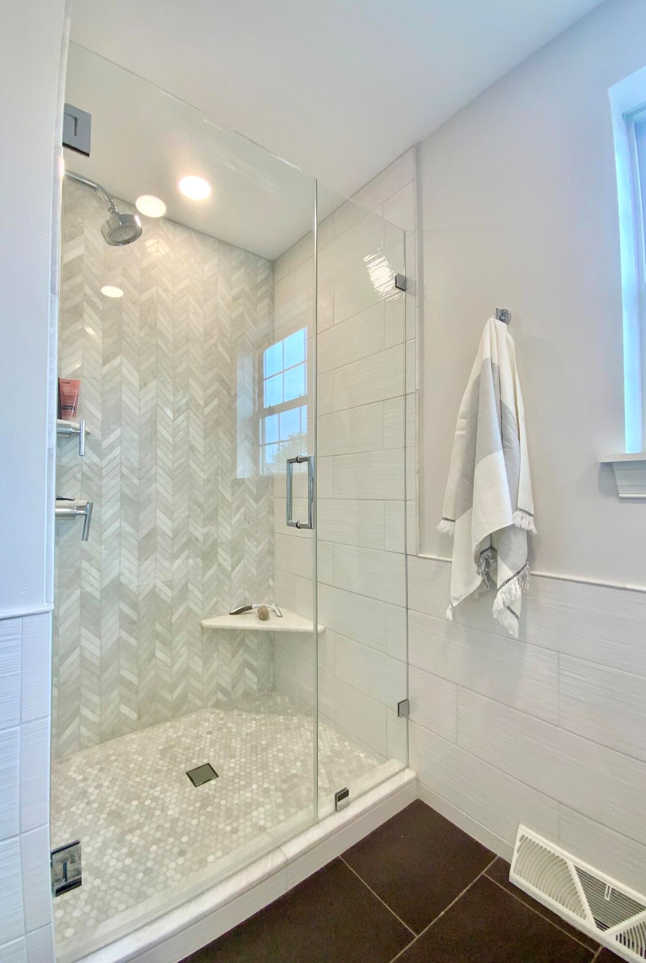 7957 Lakeview Dr, Hales Corners WI  53132-7910 exterior