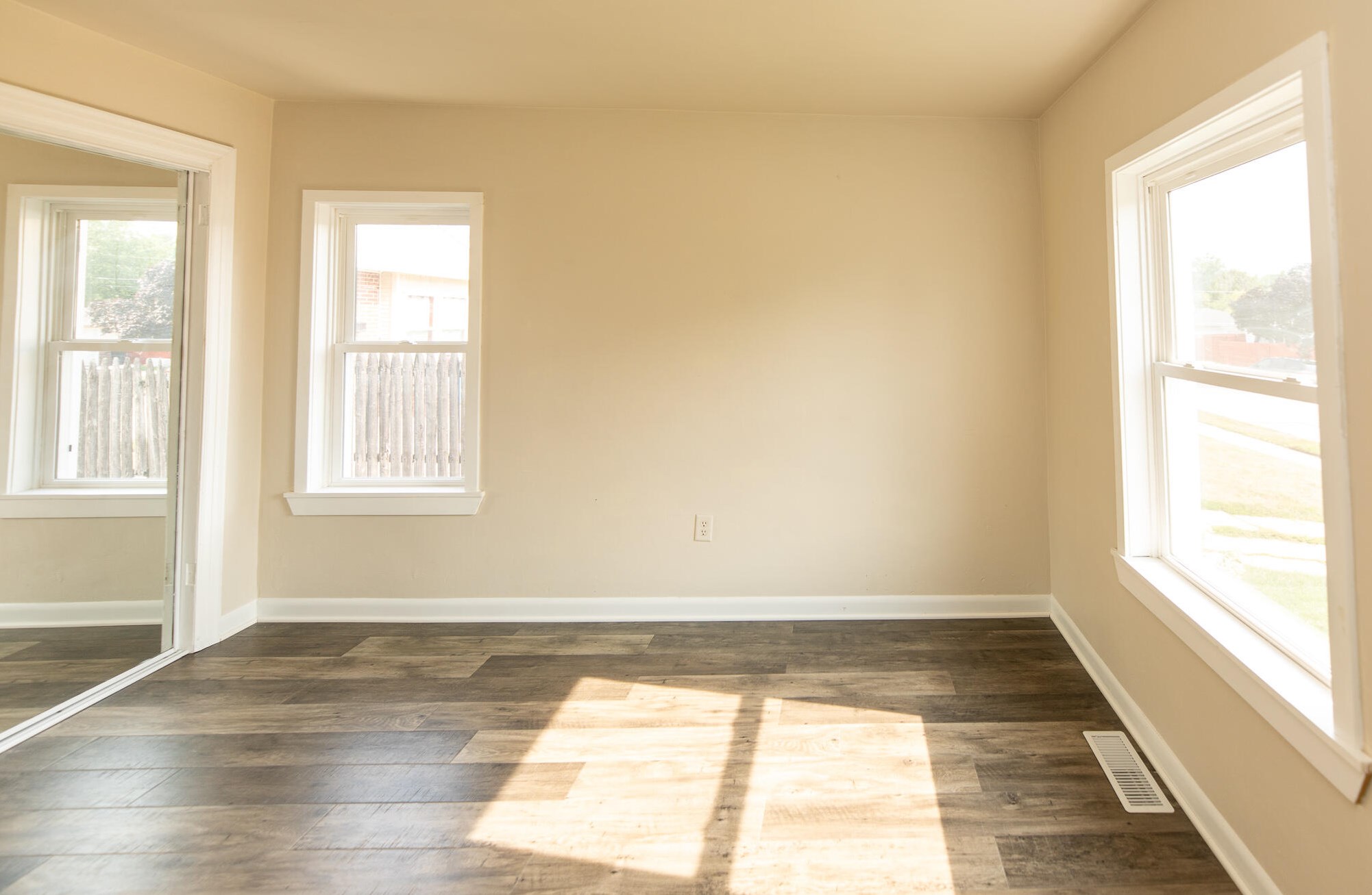 1424 Oregon St, Racine WI  53405-3152 exterior