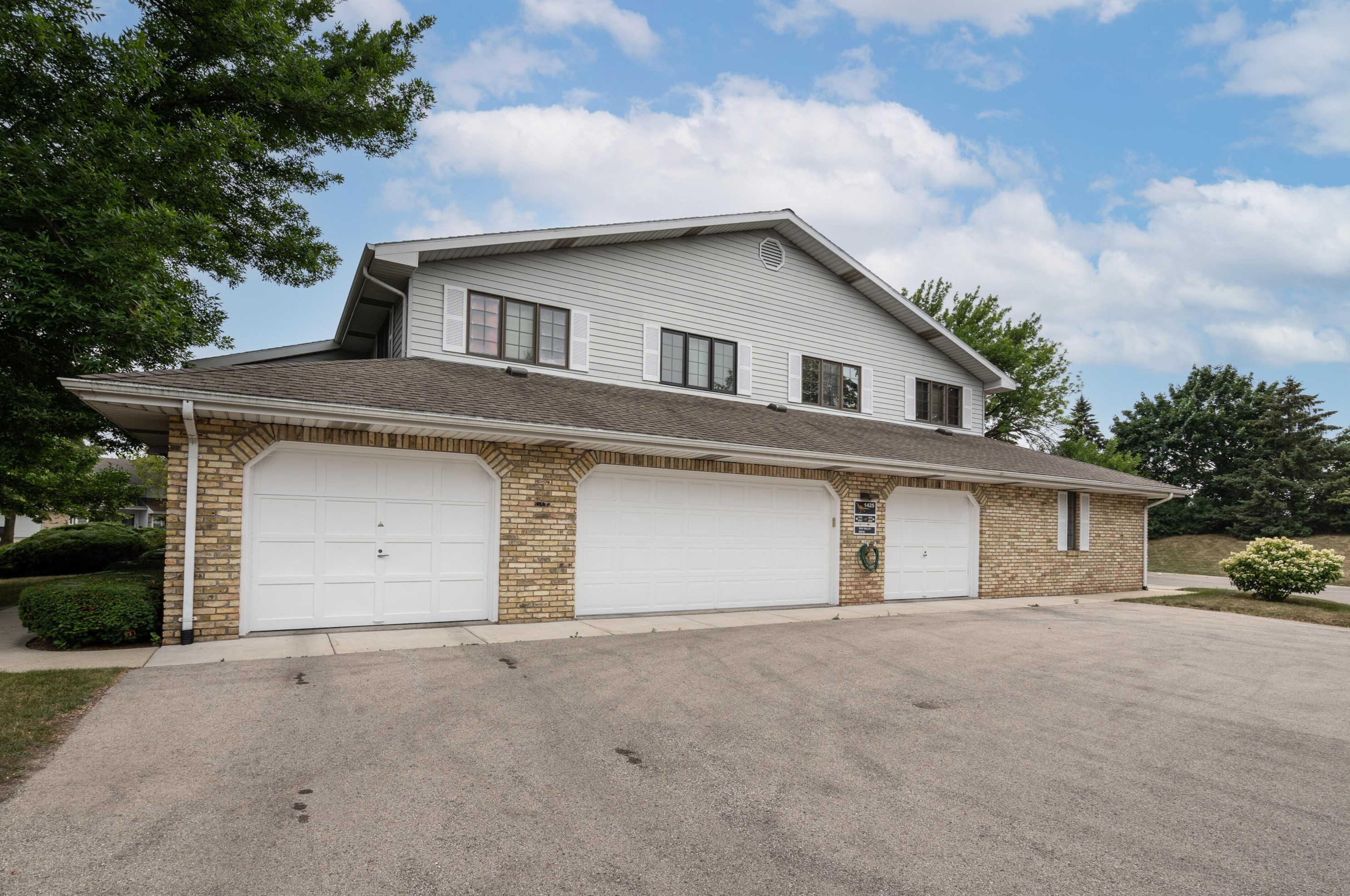1425 Sun Valley Dr, Racine WI  53406-5770 exterior