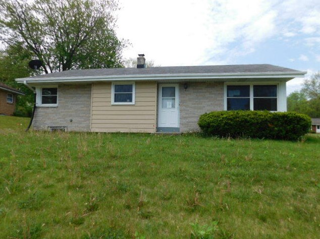 741 Edgewood Ave, South Milwaukee WI  53172-3847 exterior