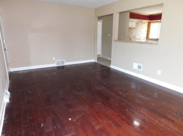 741 Edgewood Ave, South Milwaukee WI  53172-3847 exterior