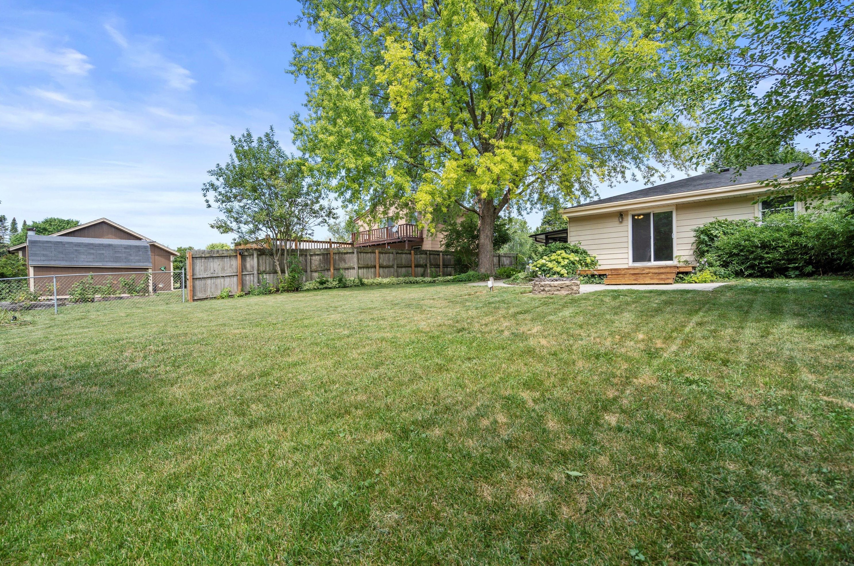 2313 Montana Ave, Oak Creek WI  53154-2437 exterior