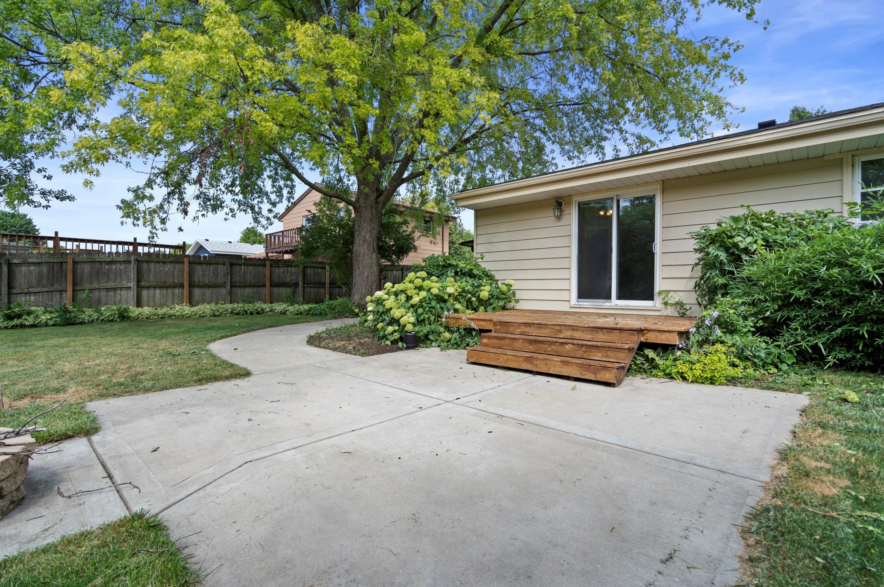 2313 Montana Ave, Oak Creek WI  53154-2437 exterior