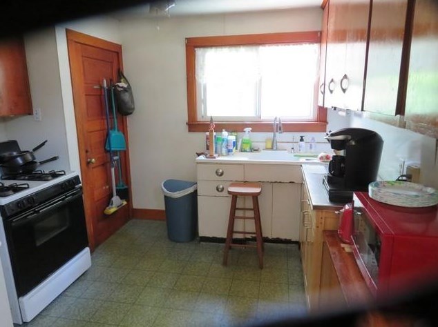 807 Hickory Rd, Twin Lakes, WI 53181