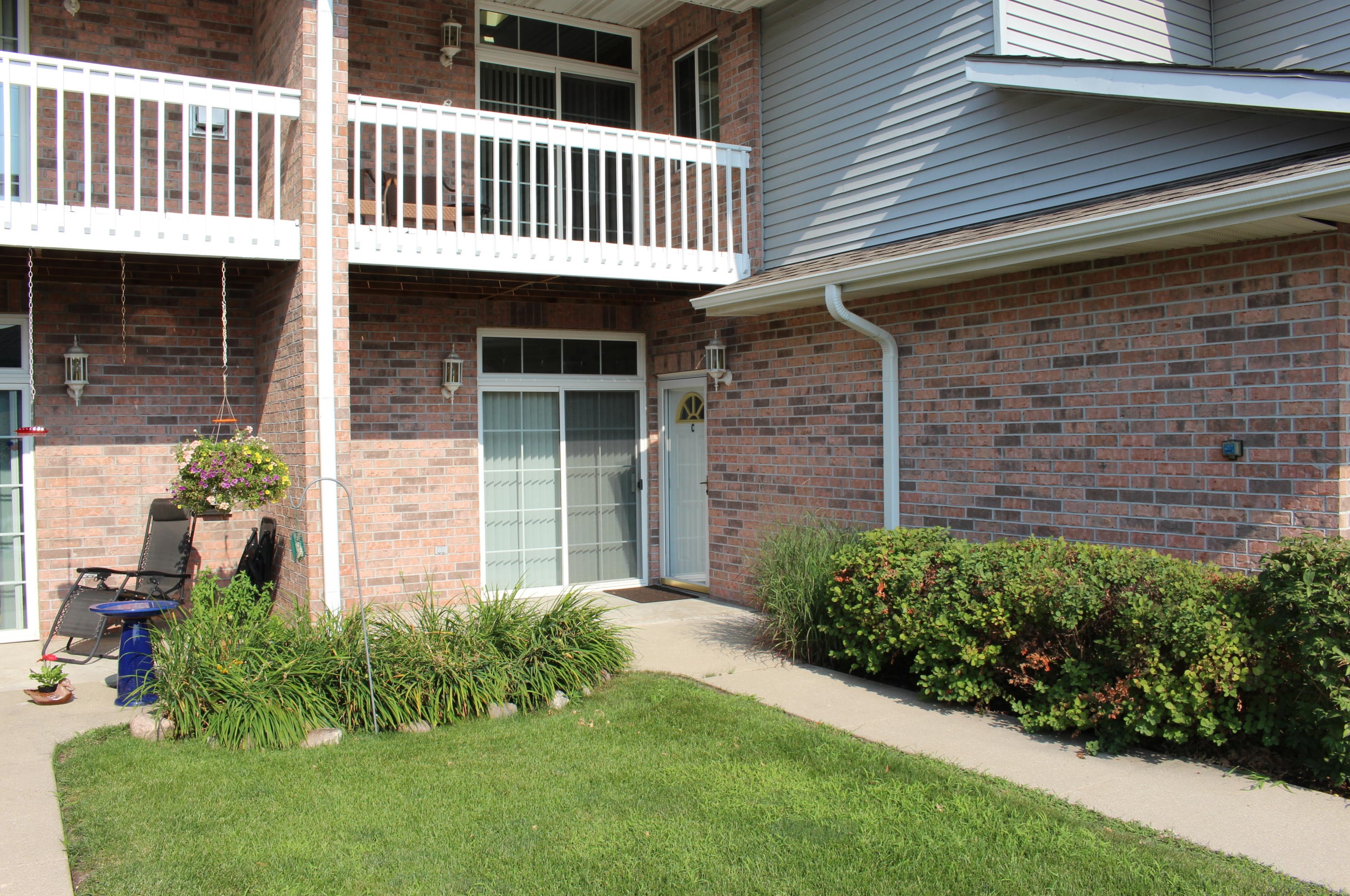 509 Westfield Way, Pewaukee WI  53072-6511 exterior