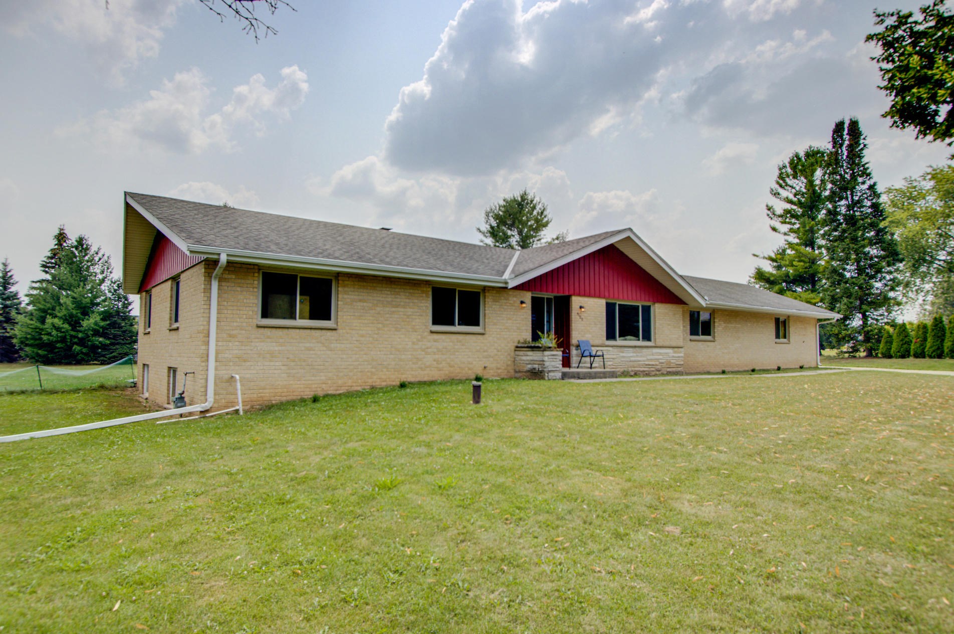 4100 Alpine Cir, Brookfield WI  53005-1410 exterior