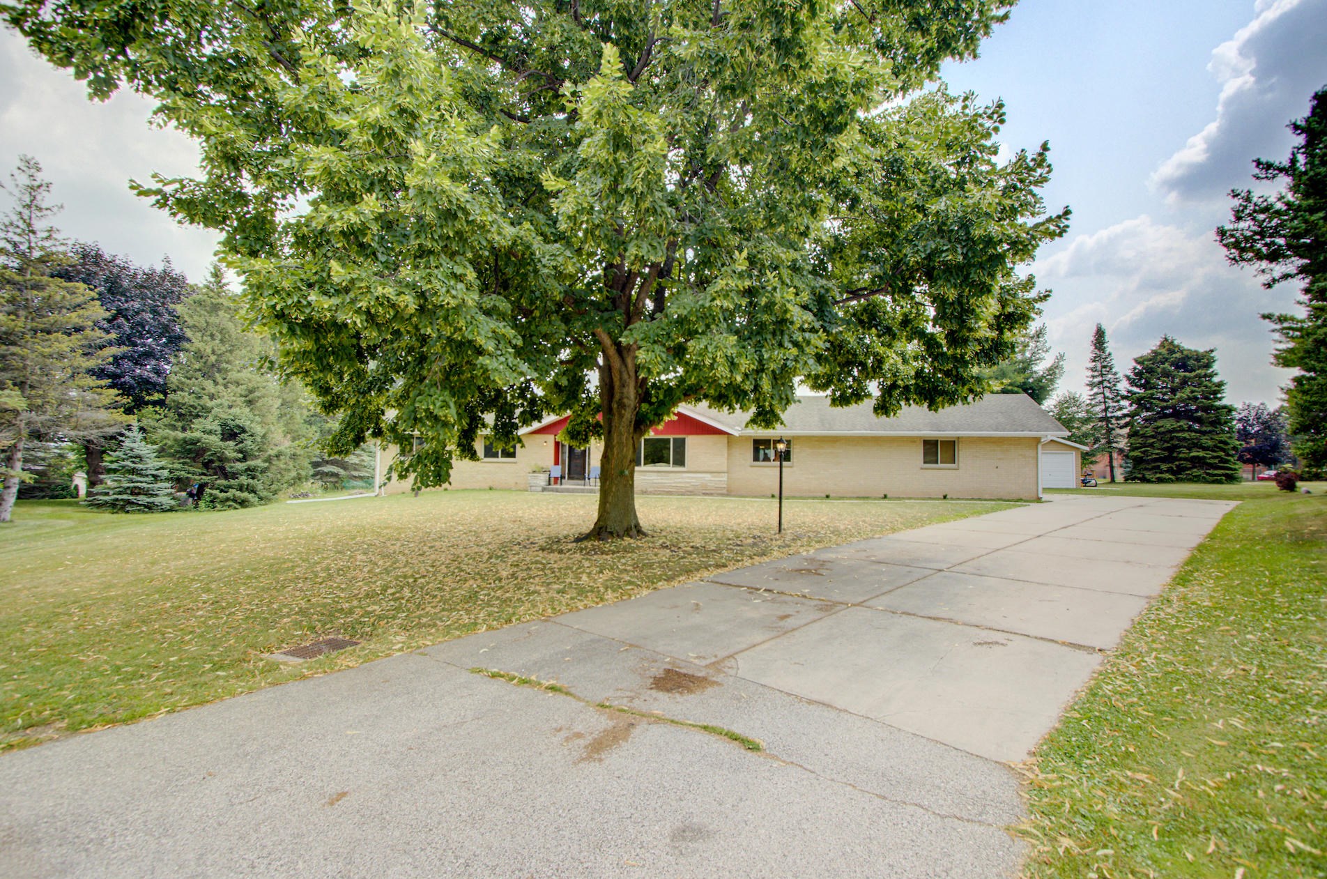 4100 Alpine Cir, Brookfield WI  53005-1410 exterior