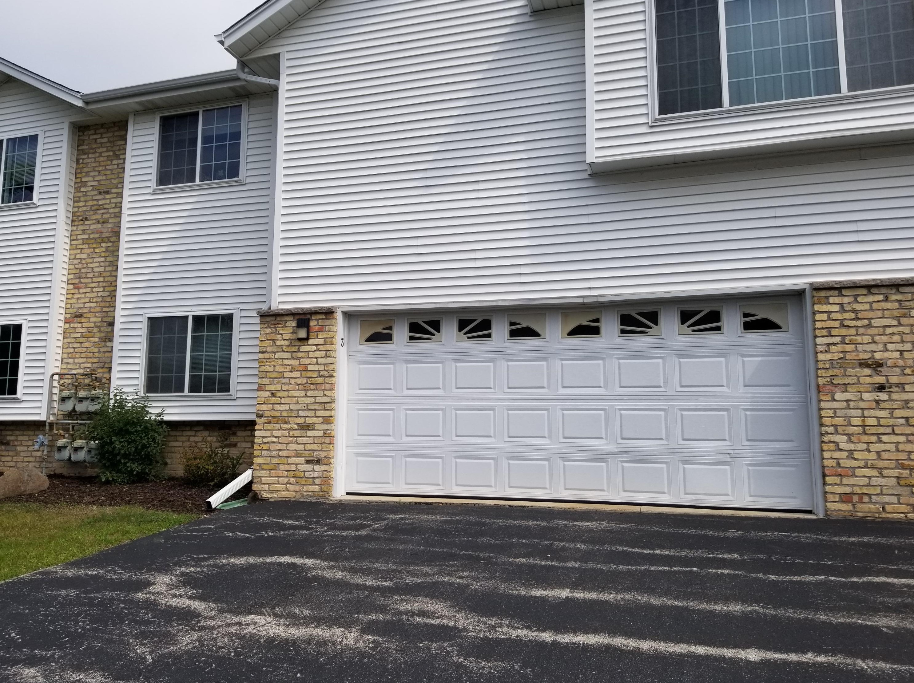 9181 Aspen Dr, Oak Creek WI  53154-4470 exterior