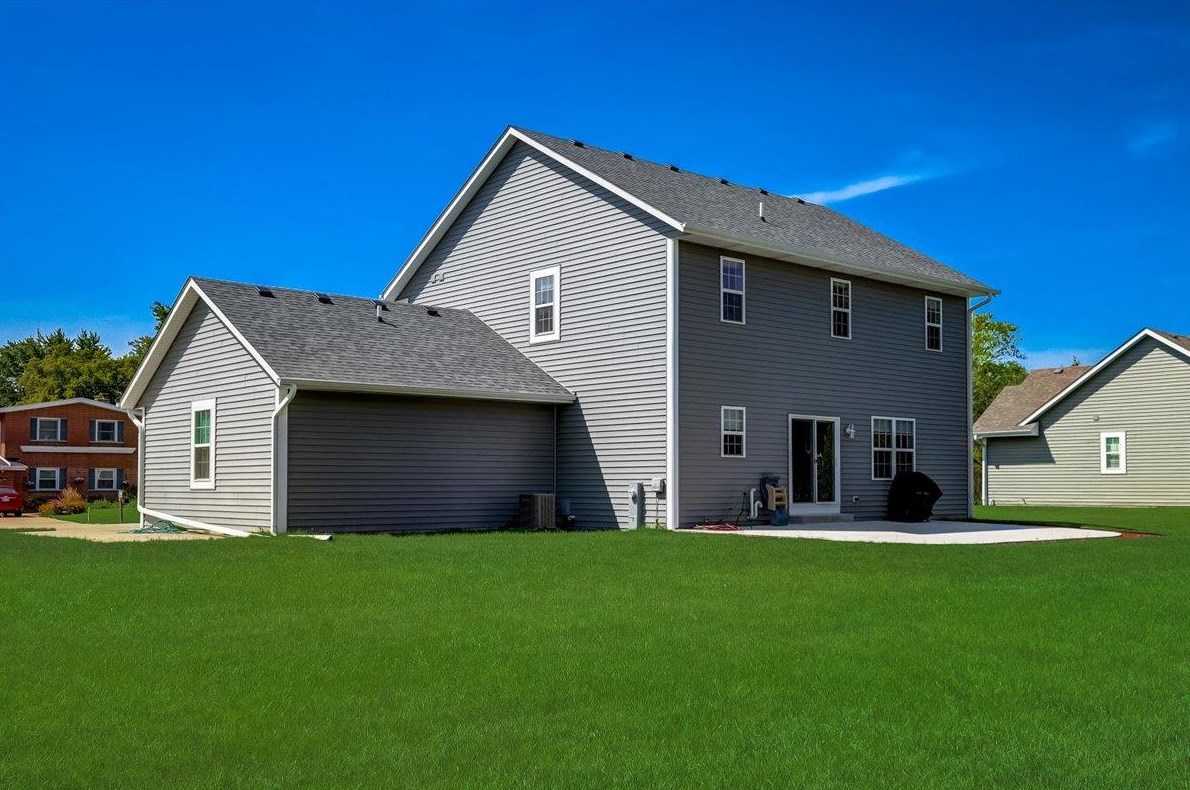 2230 Southland Dr, Oak Creek WI  53154-3631 exterior