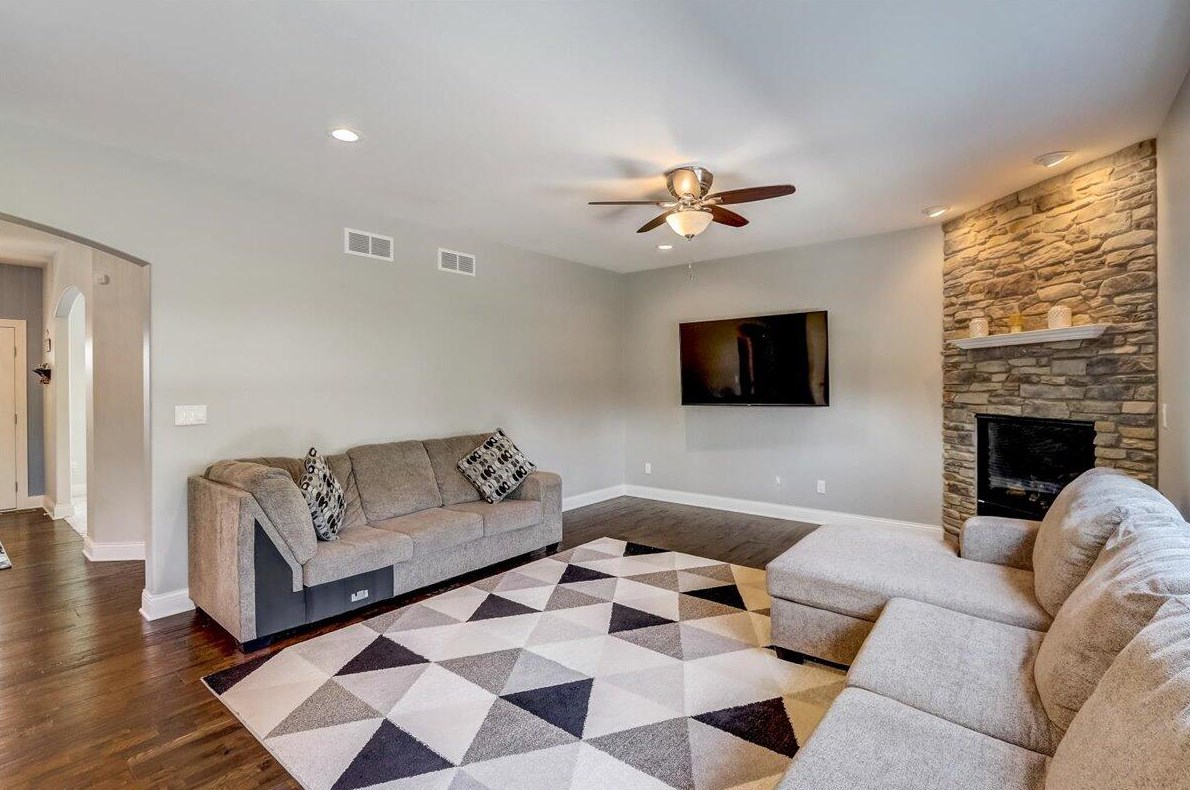 2230 Southland Dr, Oak Creek WI  53154-3631 exterior