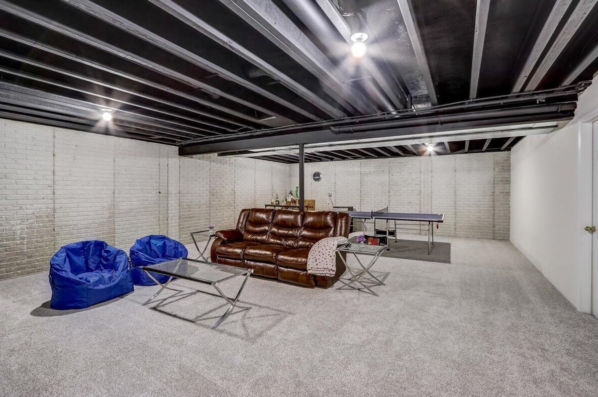 2230 Southland Dr, Oak Creek WI  53154-3631 exterior