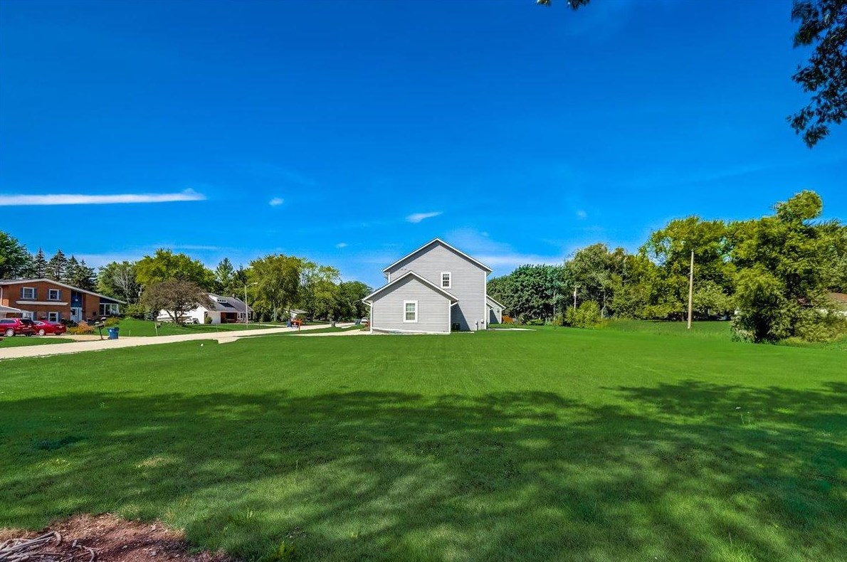 2230 Southland Dr, Oak Creek WI  53154-3631 exterior