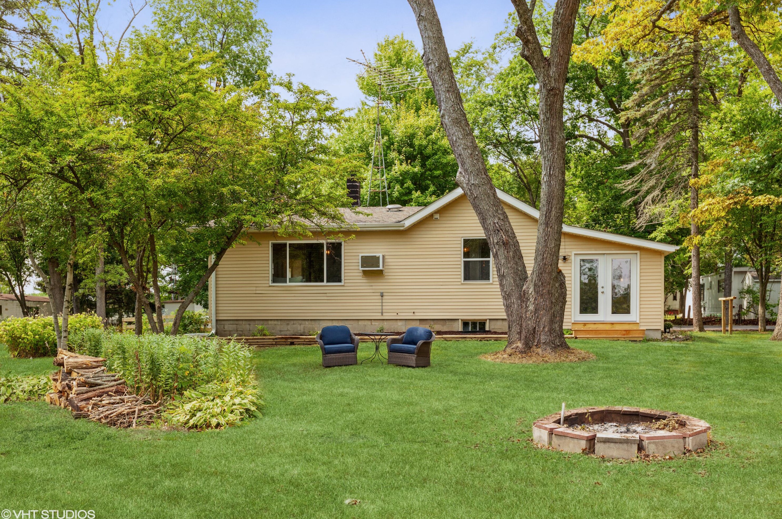 1123 River Dr, Lyons WI  53105-8203 exterior