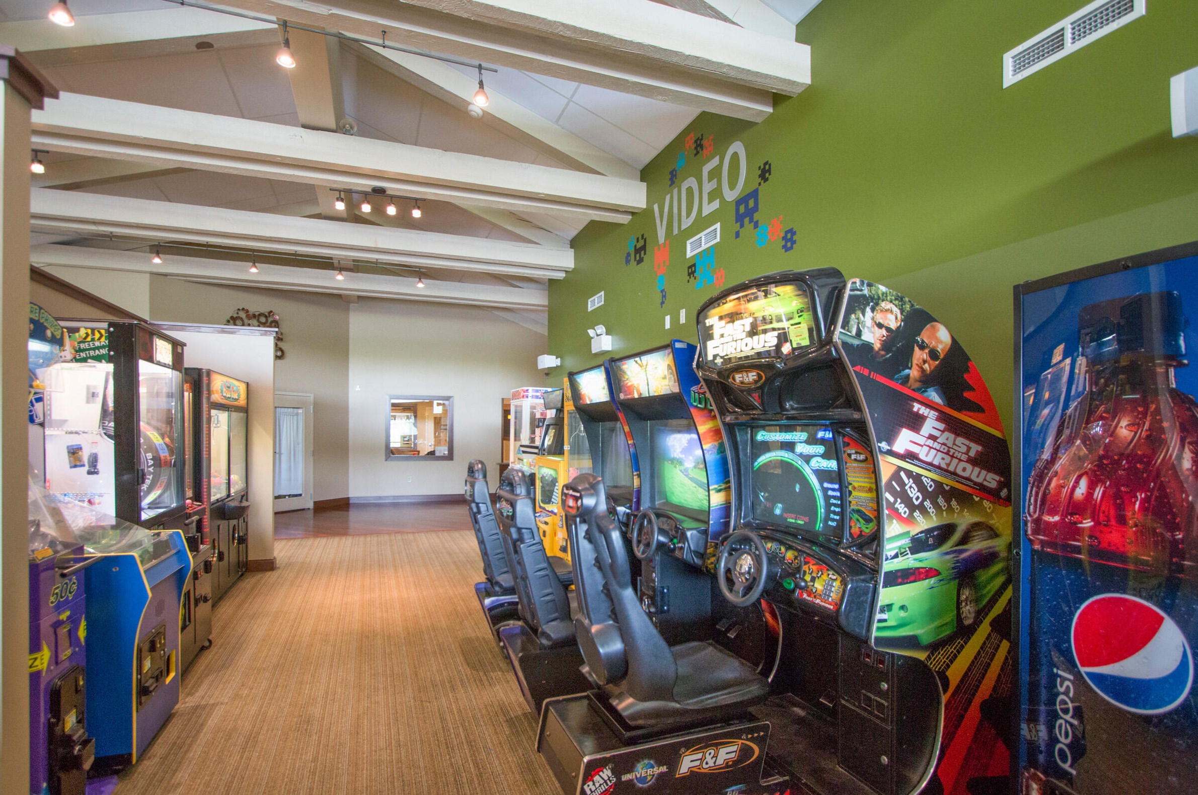 44 Rolling Green Dr, Fontana WI  53125-1708 exterior