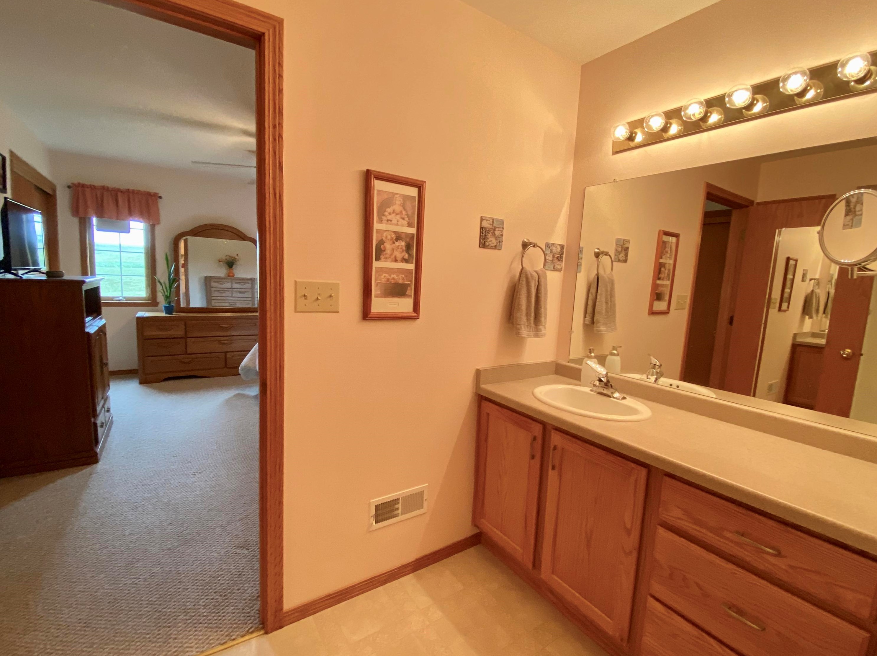 1117 York St, Oak Creek WI  53154-3728 exterior