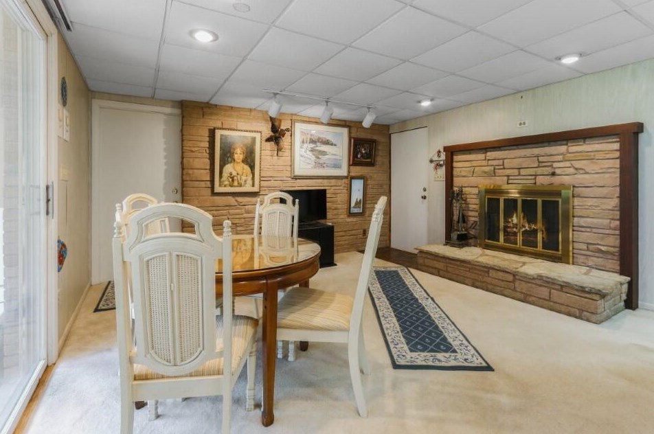 1750 Summit Dr, Lake Geneva, WI 53147