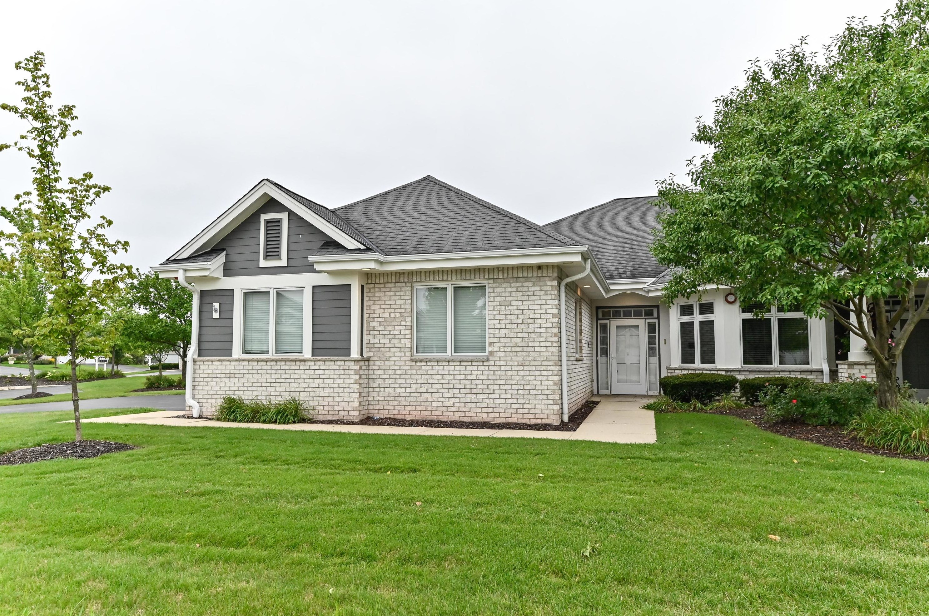 815 Lake Rd, Brookfield WI  53005-5722 exterior