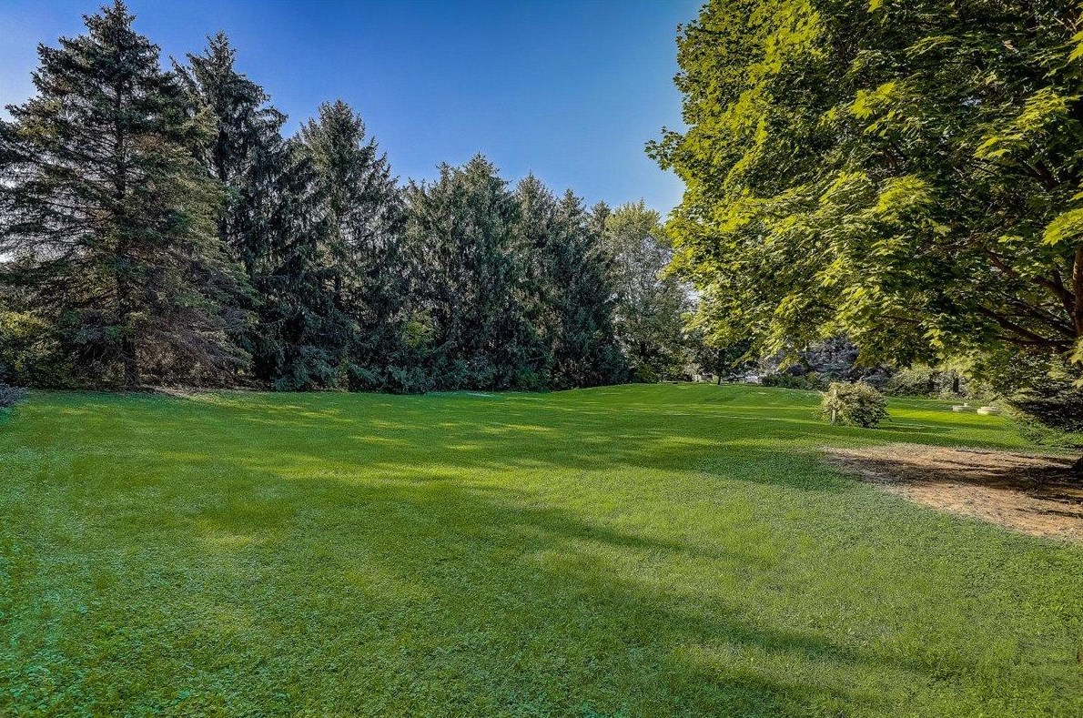 2829 Farview Dr, Richfield WI  53076-9712 exterior