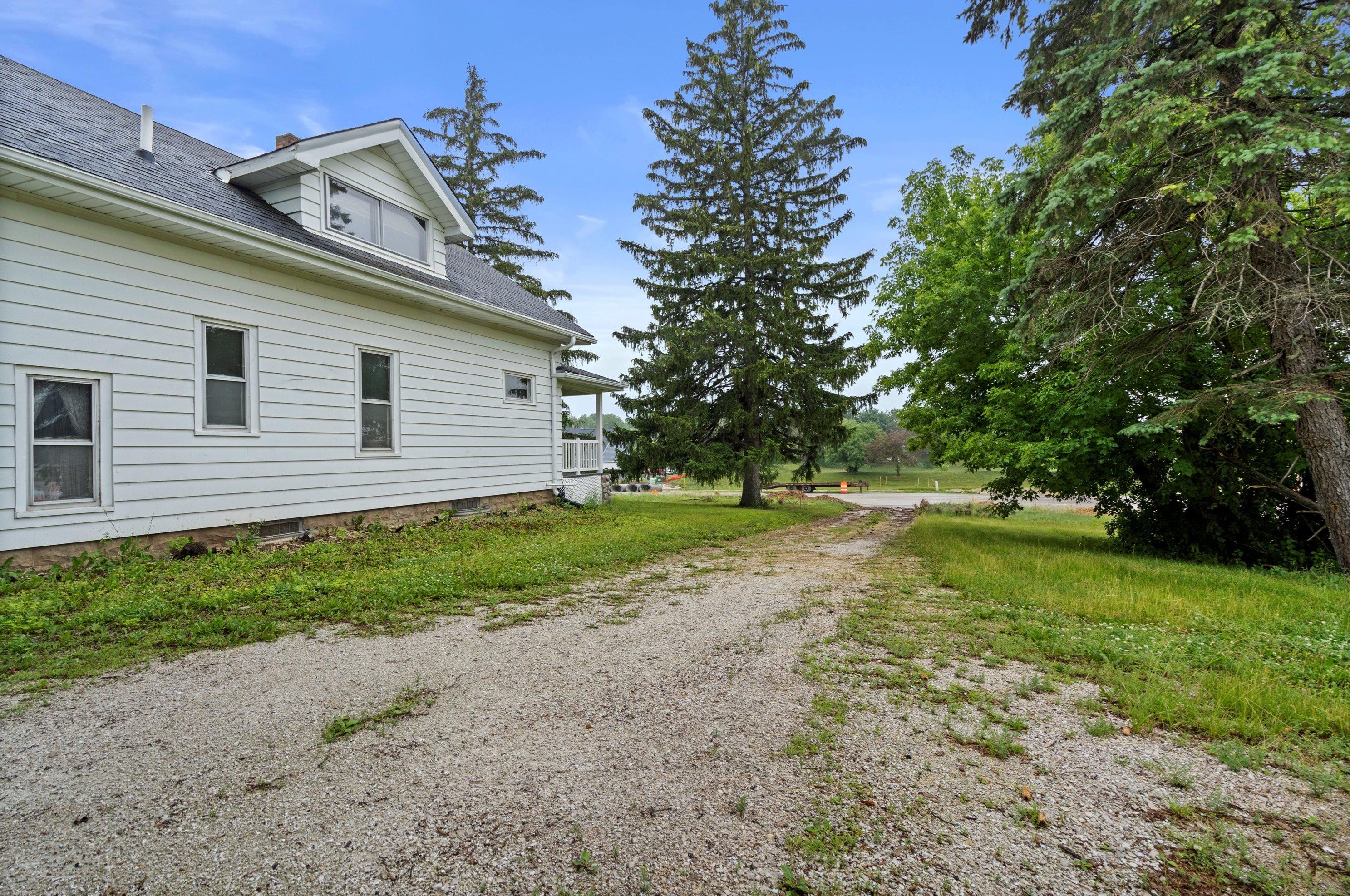 3840 Calhoun Rd, Brookfield WI  53005-2181 exterior