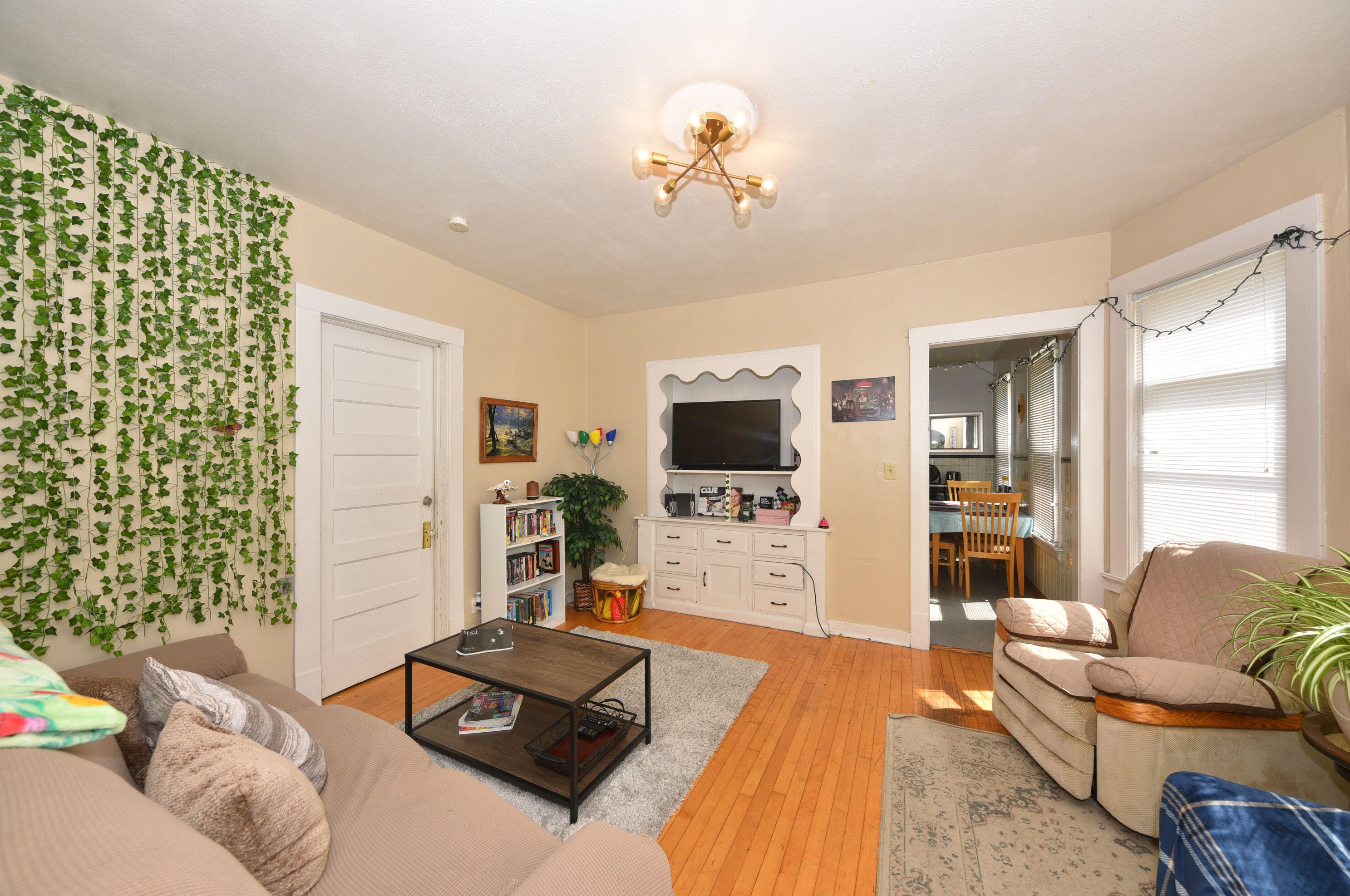 2972 Cramer St, Milwaukee WI 53211-3240 exterior