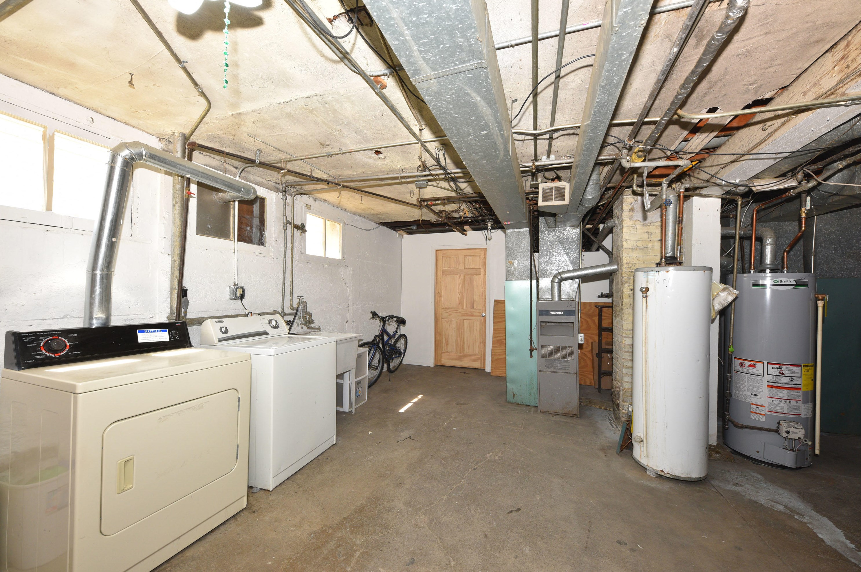 2972 Cramer St, Milwaukee WI 53211-3240 exterior