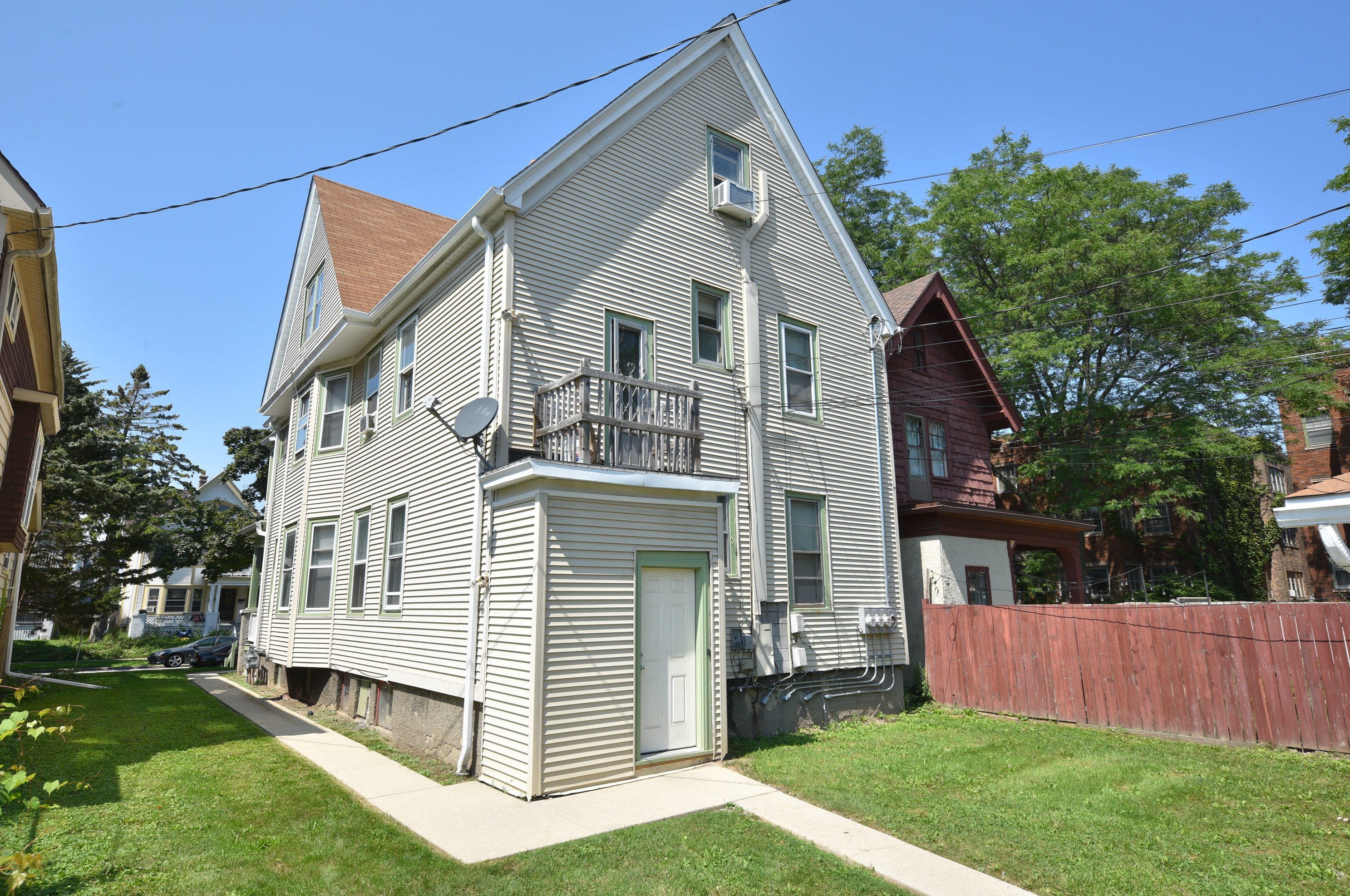 2972 Cramer St, Milwaukee WI 53211-3240 exterior