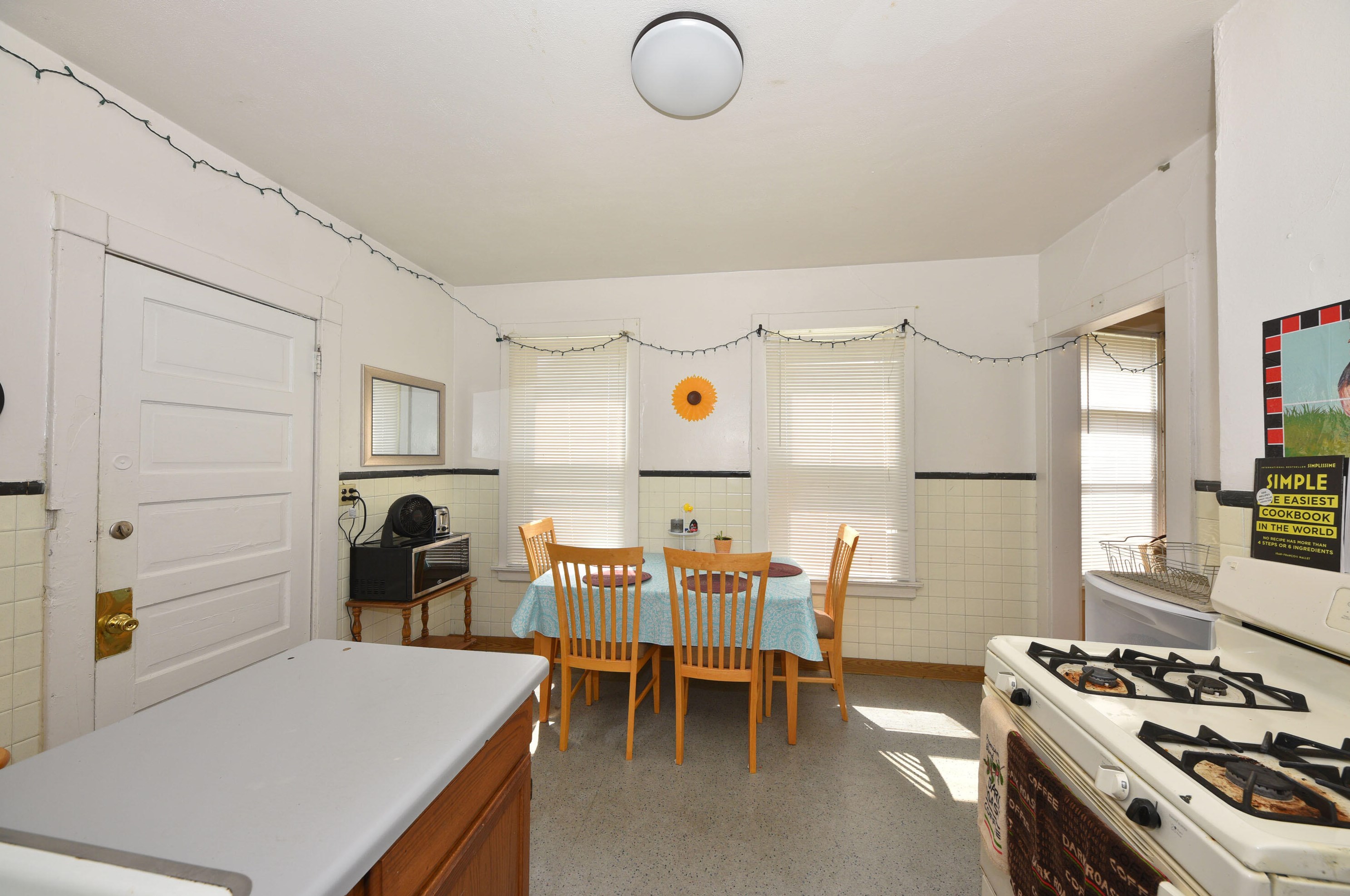 2972 Cramer St, Milwaukee WI 53211-3240 exterior