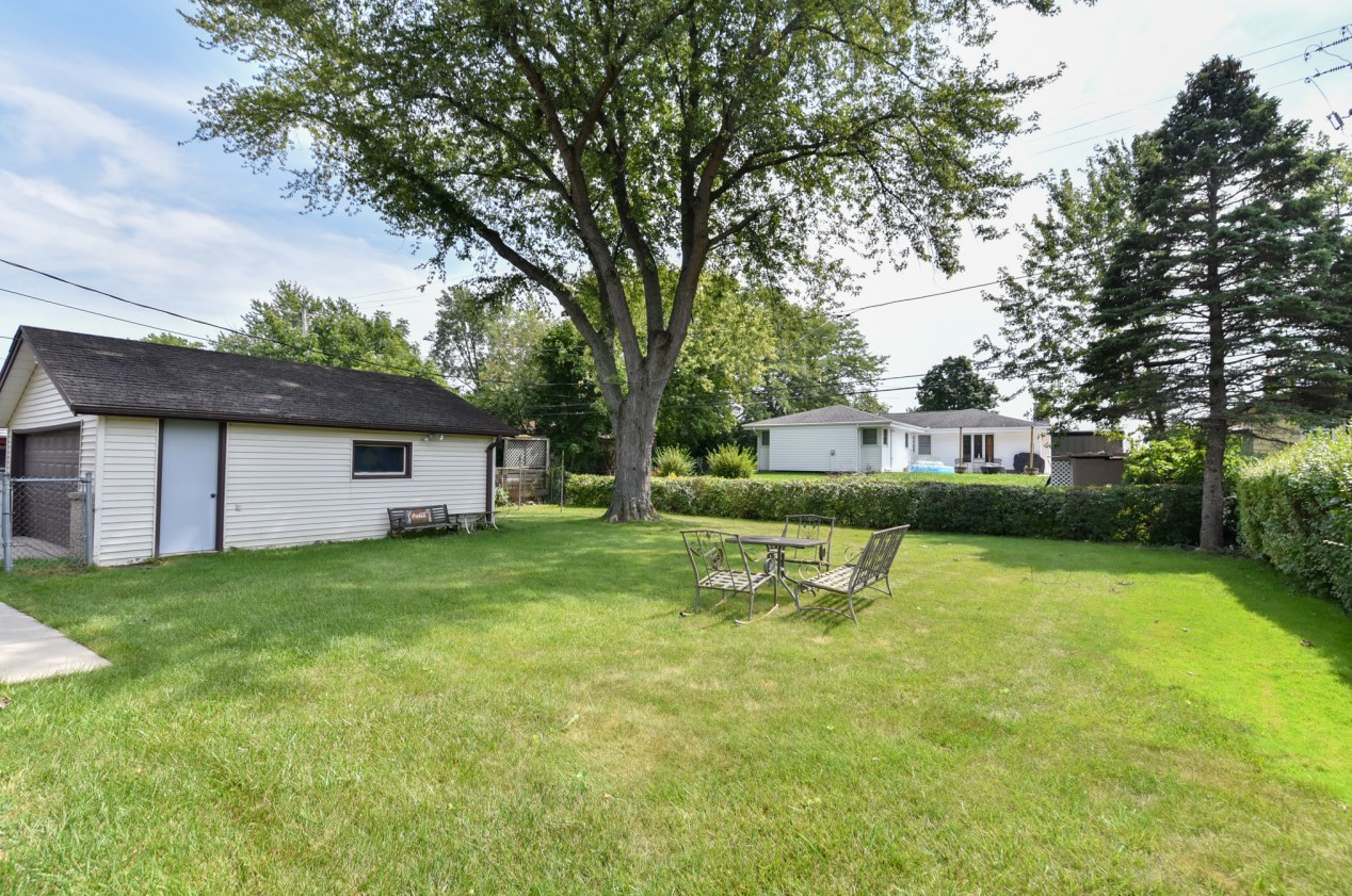 3415 Oak Creek Dr, Oak Creek WI  53154-4133 exterior