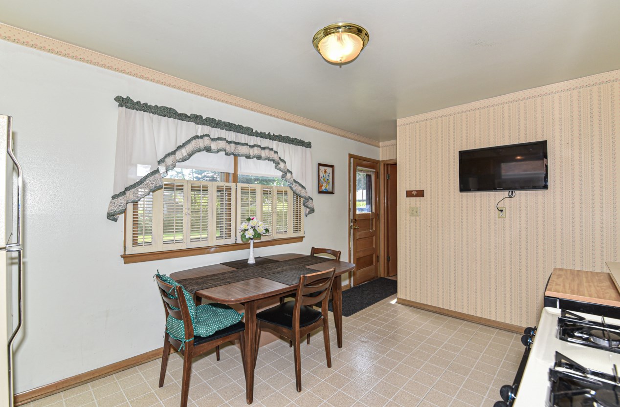 3415 Oak Creek Dr, Oak Creek WI  53154-4133 exterior