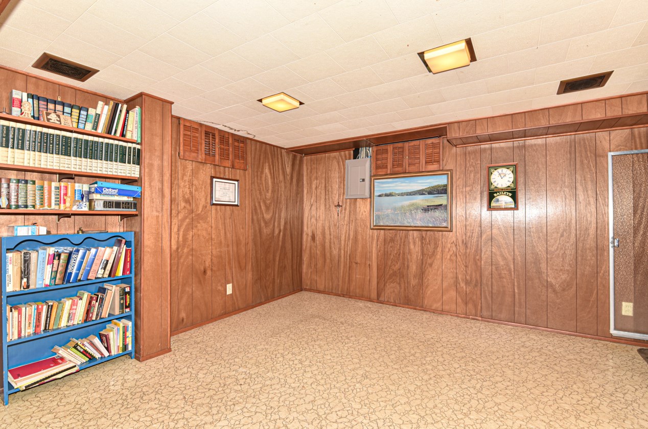 3415 Oak Creek Dr, Oak Creek WI  53154-4133 exterior