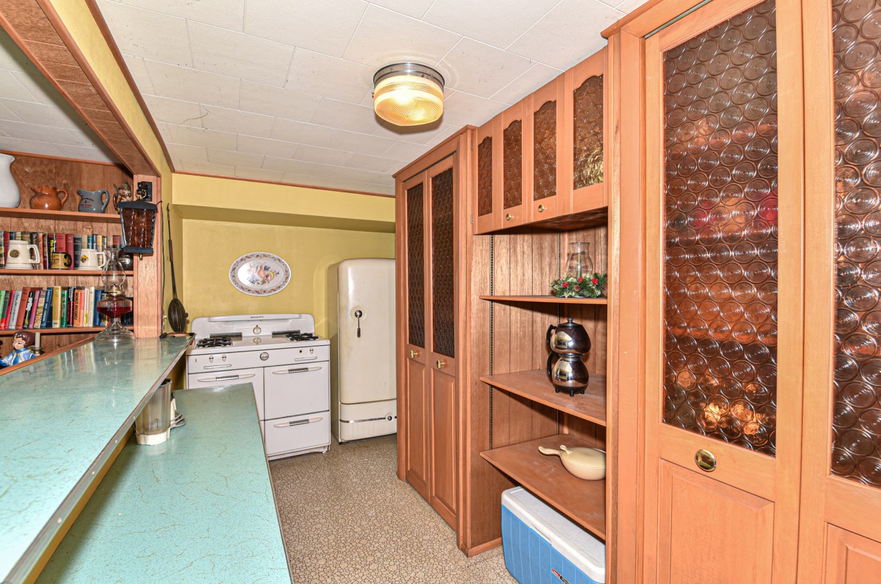 3415 Oak Creek Dr, Oak Creek WI  53154-4133 exterior