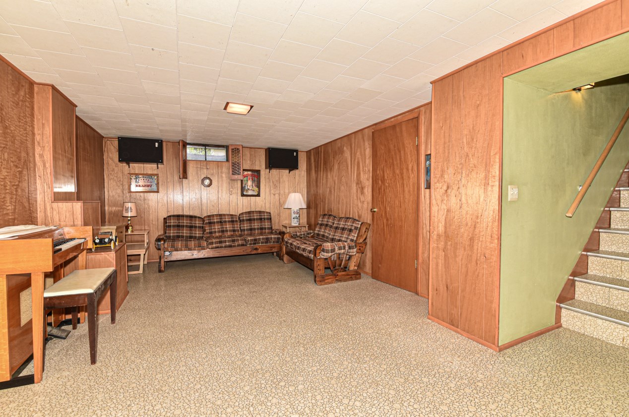 3415 Oak Creek Dr, Oak Creek WI  53154-4133 exterior