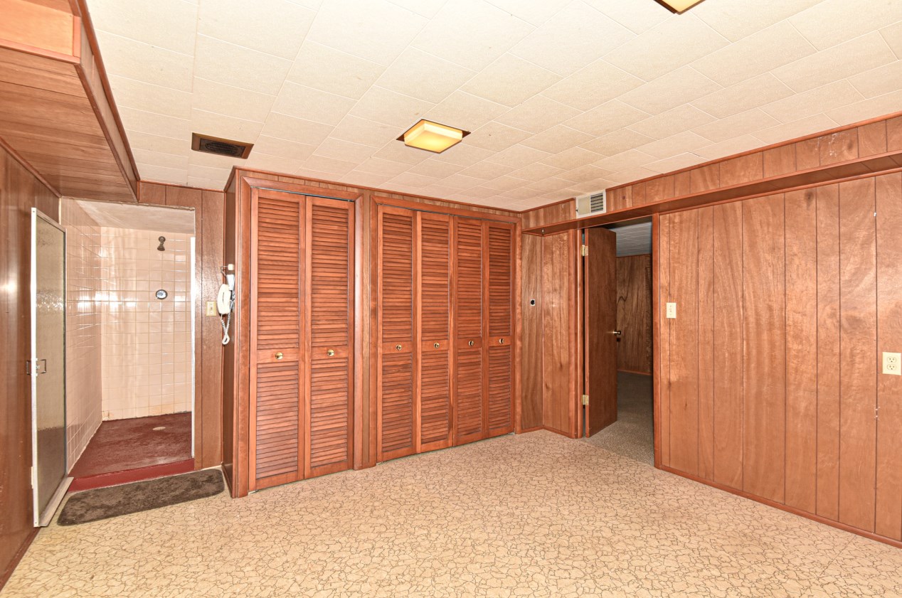 3415 Oak Creek Dr, Oak Creek WI  53154-4133 exterior