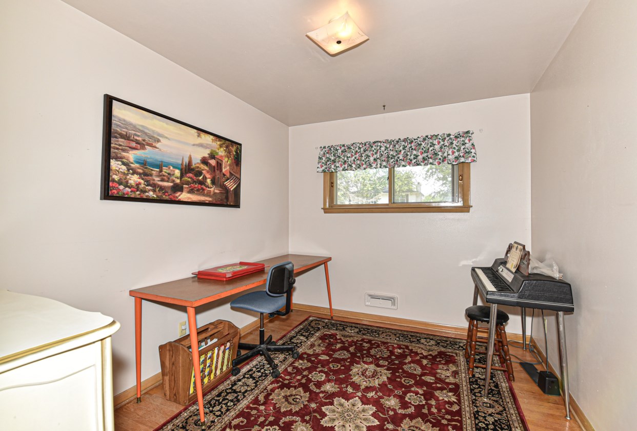 3415 Oak Creek Dr, Oak Creek WI  53154-4133 exterior