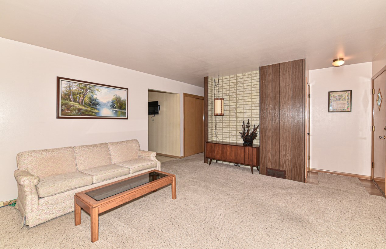 3415 Oak Creek Dr, Oak Creek WI  53154-4133 exterior