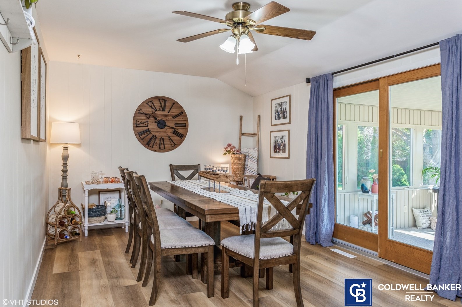 668 Main St, Hartford WI  53027-1232 exterior